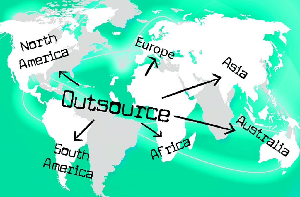 5 common pitfalls to overcome while outsourcing software development